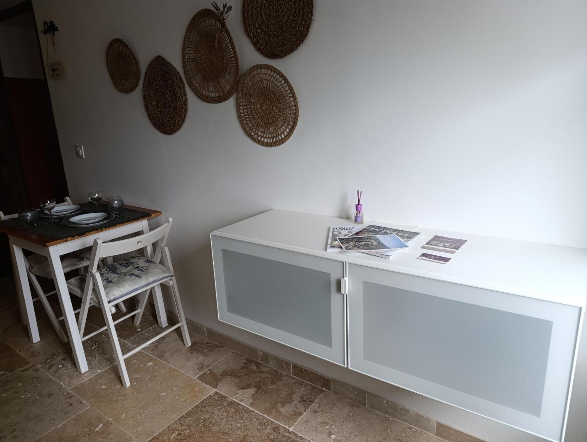 Logement Le Gabian Ampus Exterior foto