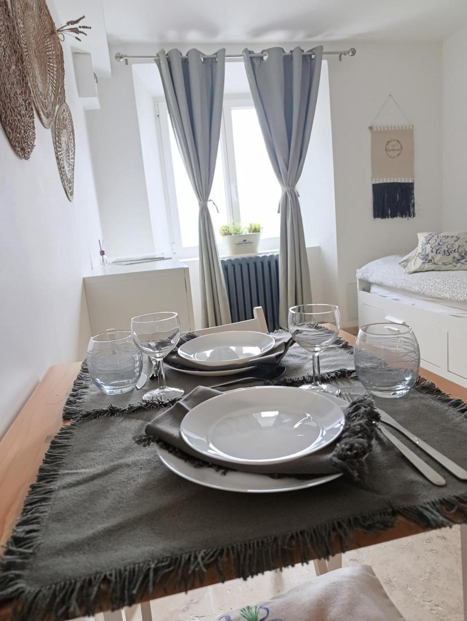 Logement Le Gabian Ampus Exterior foto